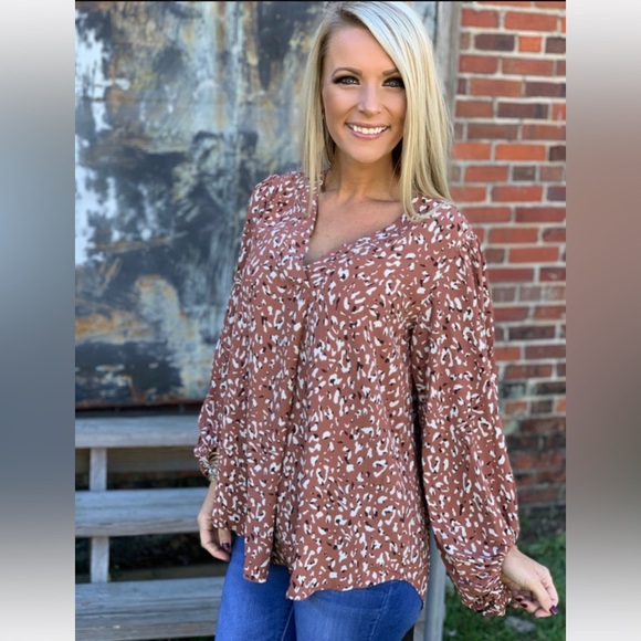 Leopard Print Bubble Sleeve Top - Picture 2 of 9